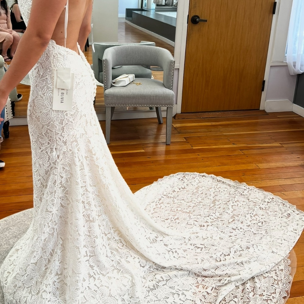 Elegant White Lace Wedding Dress
